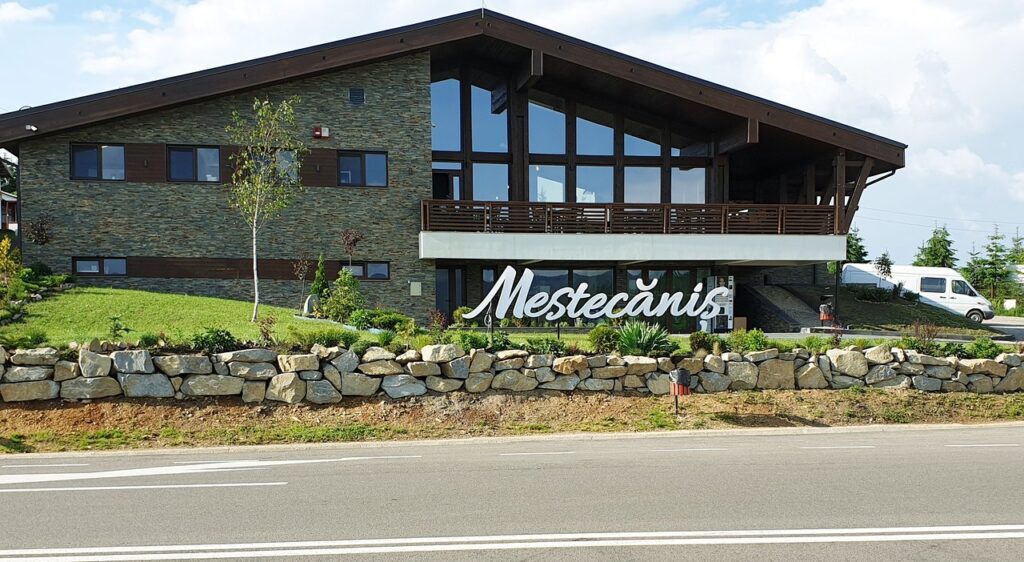 mestecanis-restaurant-min